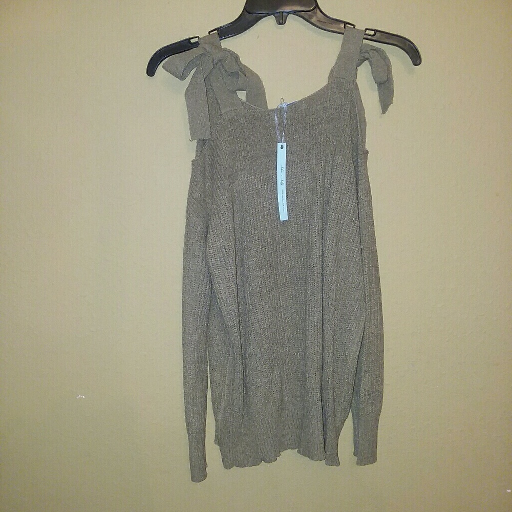 Off shoulder She+sky sweater
